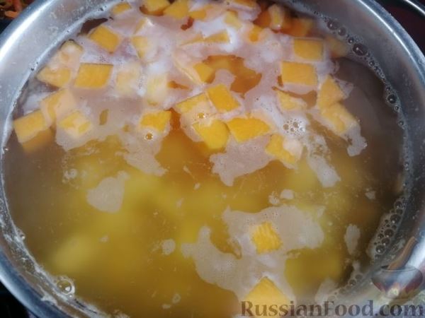 Гороховый суп с копчёной курицей и тыквой