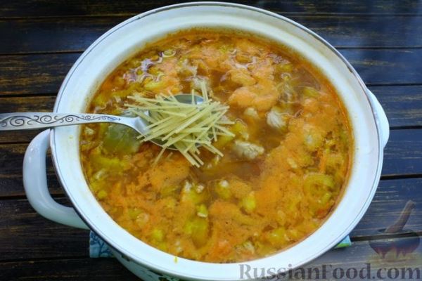 Суп со свиными рёбрышками, вермишелью и овощами