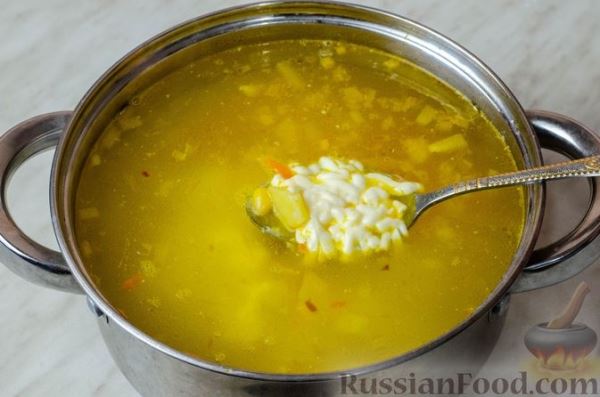 Сырный суп с куриным филе и консервированной кукурузой