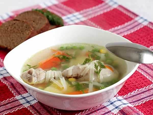 Китайский суп с фунчозой и соевым соусом