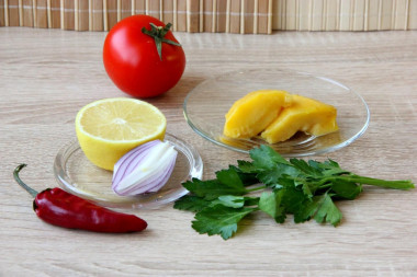 Соус сальса с помидорами и манго