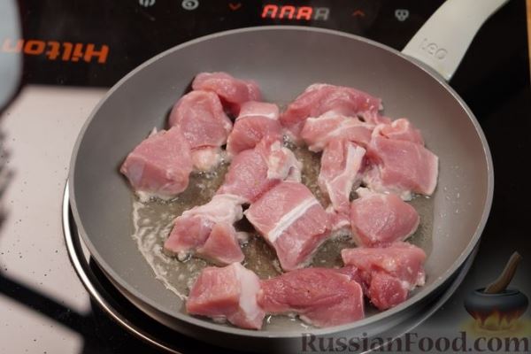Свинина в сметанно-томатном соусе (в духовке)